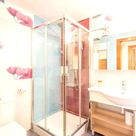 4 Bedrooms With Private Pool Enclosed Garden And Wifi At Villa *