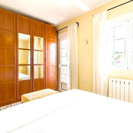 4 Bedrooms With Private Pool Enclosed Garden And Wifi At Granada