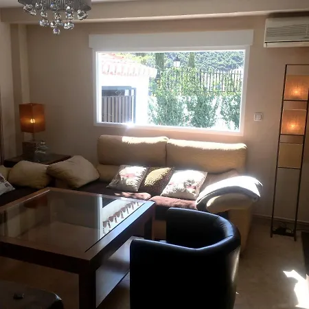 4 Bedrooms With Private Pool Enclosed Garden And Wifi At *
